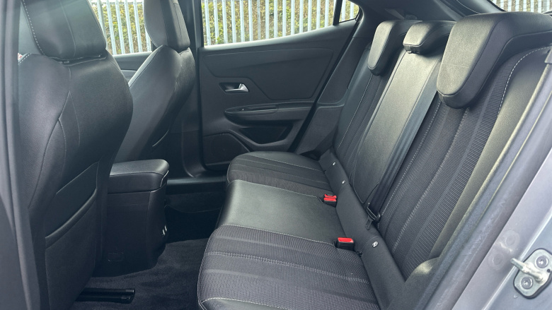 Vauxhall Mokka 100kW Elite Premium 50kWh 5dr Auto Electric Hatchback